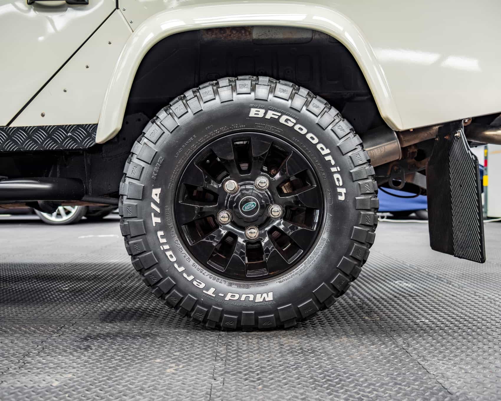 Land Rover Defender