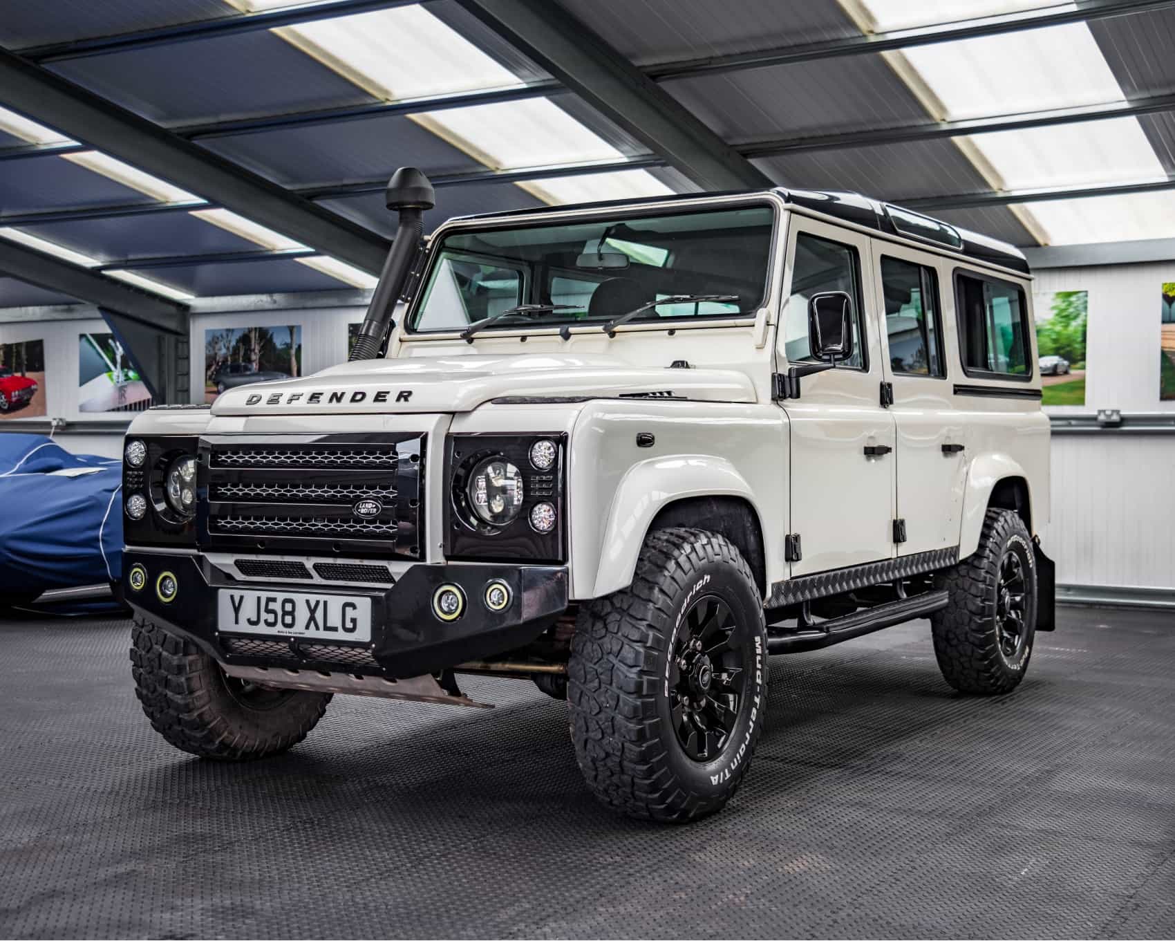 Land Rover Defender