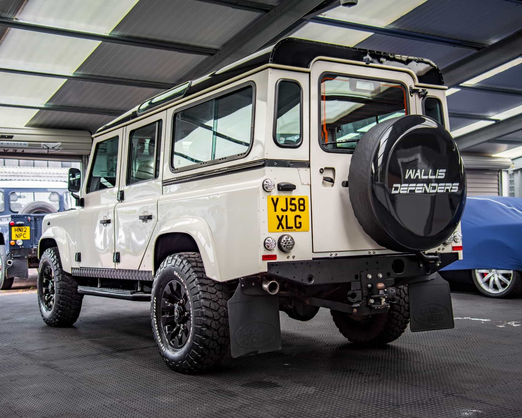 Land Rover Defender